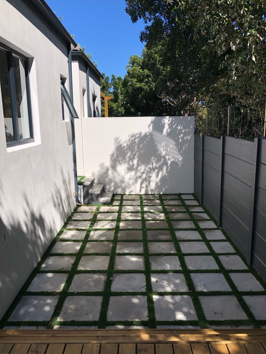 To Let 4 Bedroom Property for Rent in Somerset Ridge Western Cape